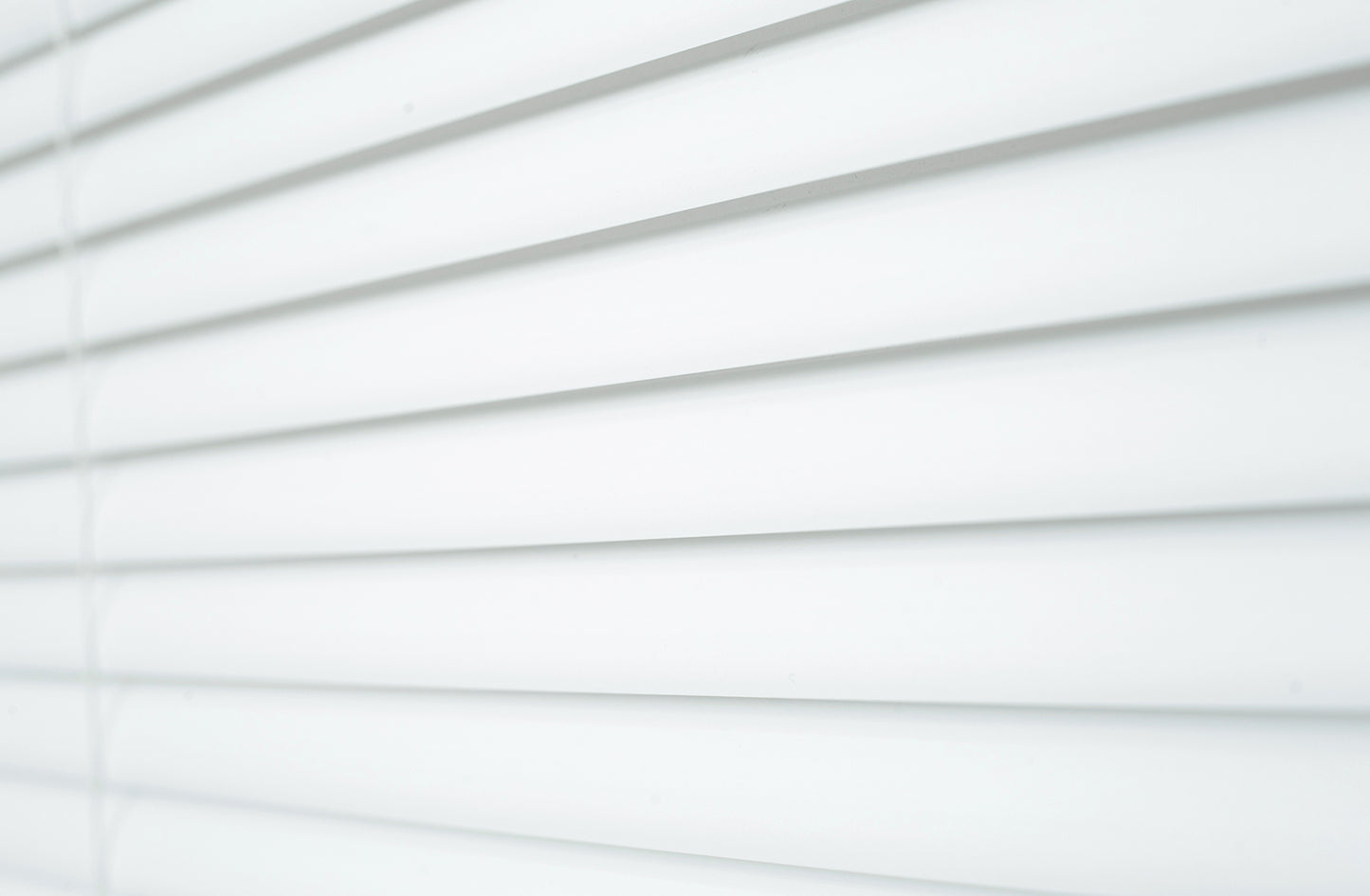 Persiana Premier c/ Lâminas PVC 25mm Branca 1,00X1,60 Evolux
