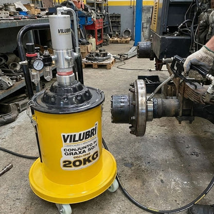 Propulsora Engraxadeira Pneumática para Graxa 20kg Vilubri